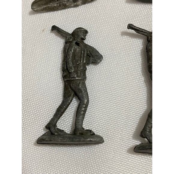 Vintage Cast Metal Toy Soldiers Army Men Figures Lot of 26 - Picture 6 of 7
